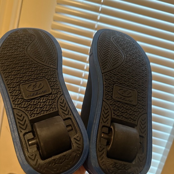 Heelys Roller shoes youth size 4, dark blue - Picture 2 of 6